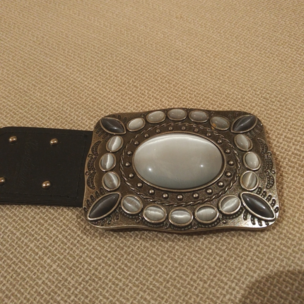Levis M/L leather belt with gem buckle